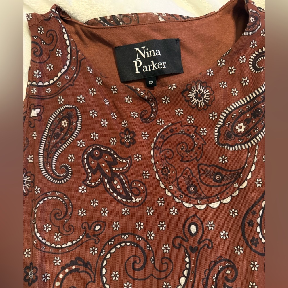 Elegant Brown Paisley Midi Dress - Picture 5 of 10